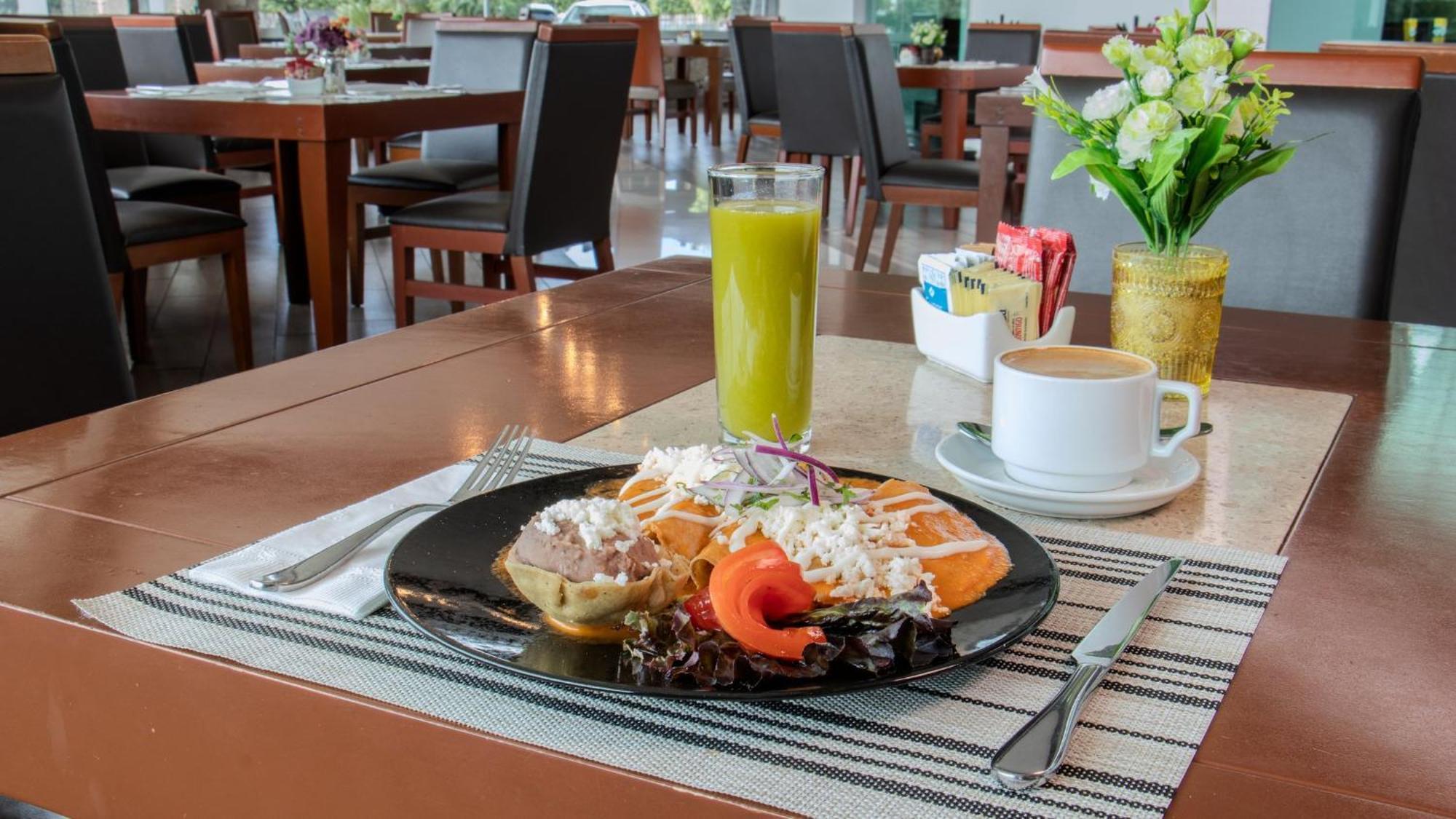 Holiday Inn Queretaro Zona Krystal By Ihg Ngoại thất bức ảnh