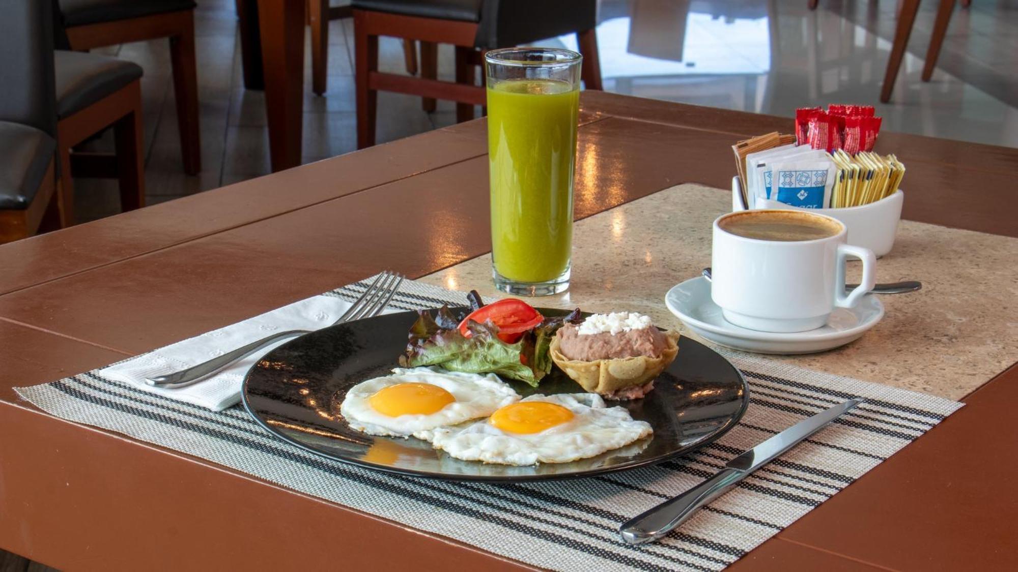 Holiday Inn Queretaro Zona Krystal By Ihg Ngoại thất bức ảnh